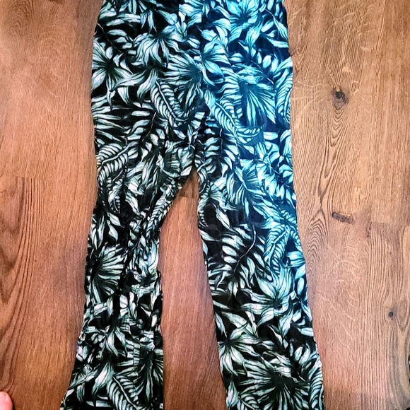 Divided brand, floral pants size 2. - Picture 3 of 3